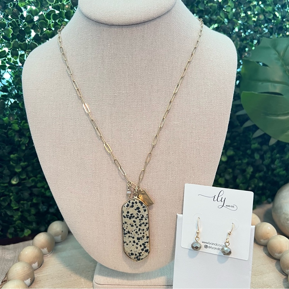 NWT Long Paperclip Necklace Set | Gold and Black Pendant | Charms | Adjustable